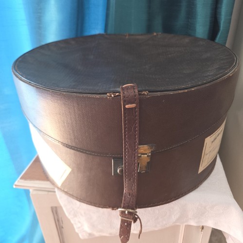Vintage hat box - hat, travel