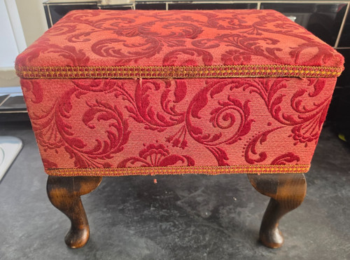 Vintage sewing box queen - sewing,